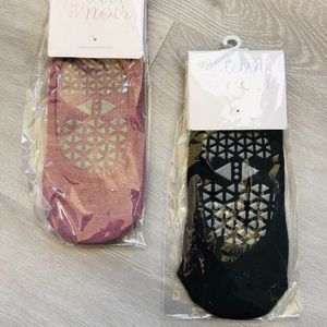 ✨Tavi Noir Grip Socks✨